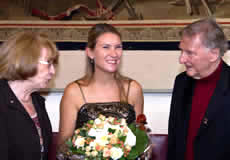 Städträtin Erika Pfreundschuh - Preisträgerin 2011 Senta Johanna Kraemer - Preisstifter Alois Kottmann